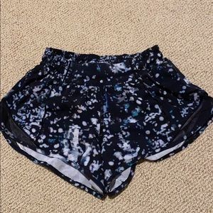 Lulu lemon hotty hot shorts 2.5